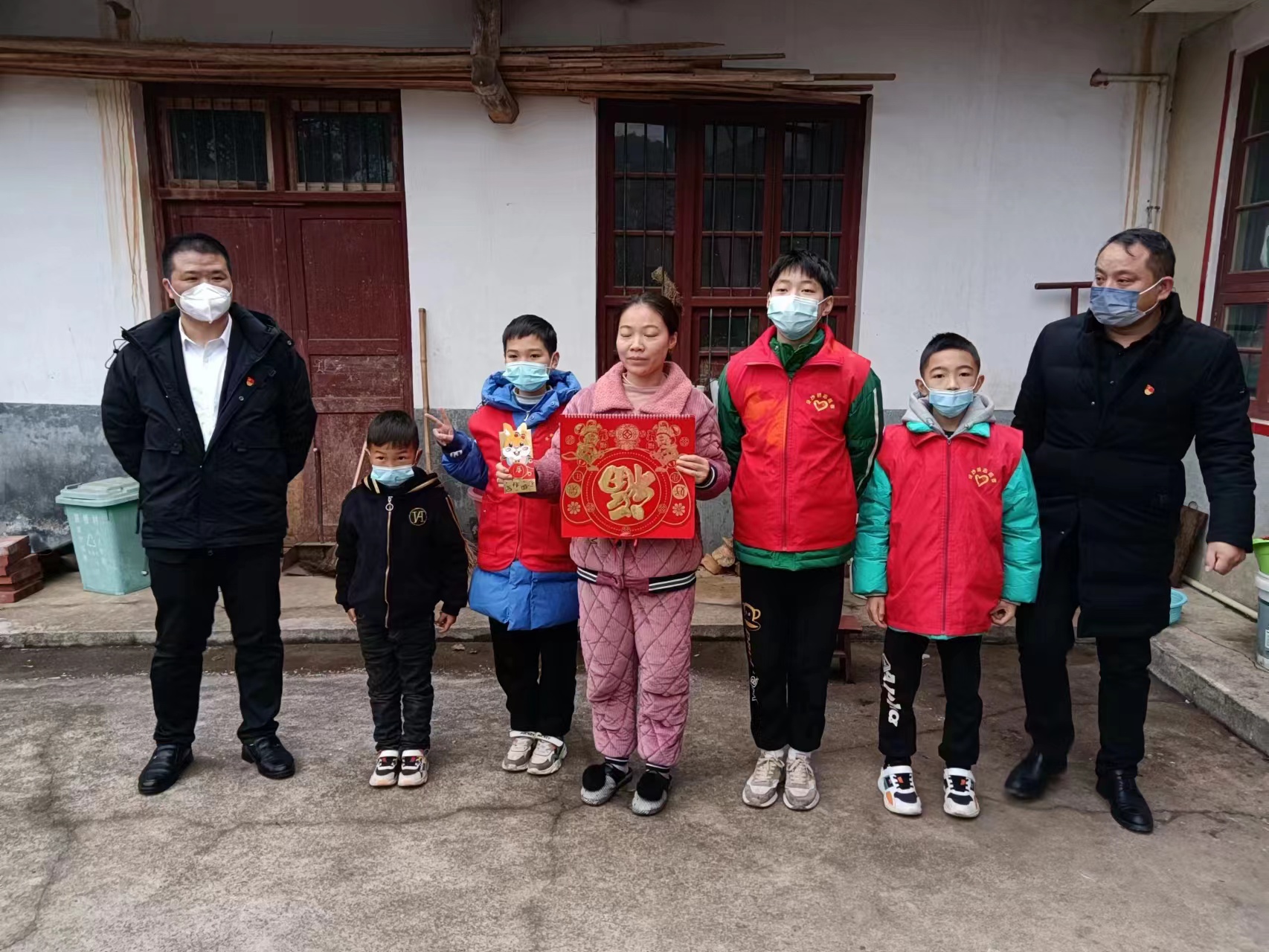   岁寒季节见真情，隆冬慰问暖人心
